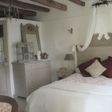 Ferme Saint Joseph Bed & Breakfast Le Fousseret Rom bilde